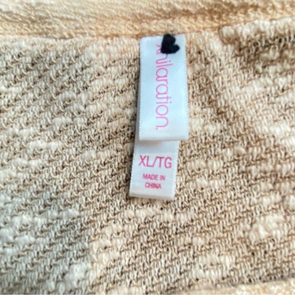 Xhilaration Women's XL Light Peach Crochet Lace Back and Hem Blouse tab sleeve - Picture 8 of 8